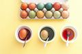 making_coloured_easter_eggs